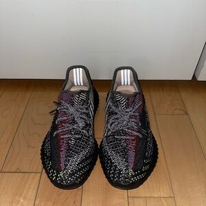 adidas Yeezy Boost 350 V2
Yecheil